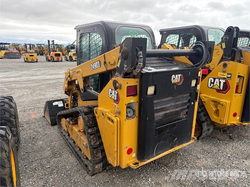 New Holland L230 スキッドステアローダー