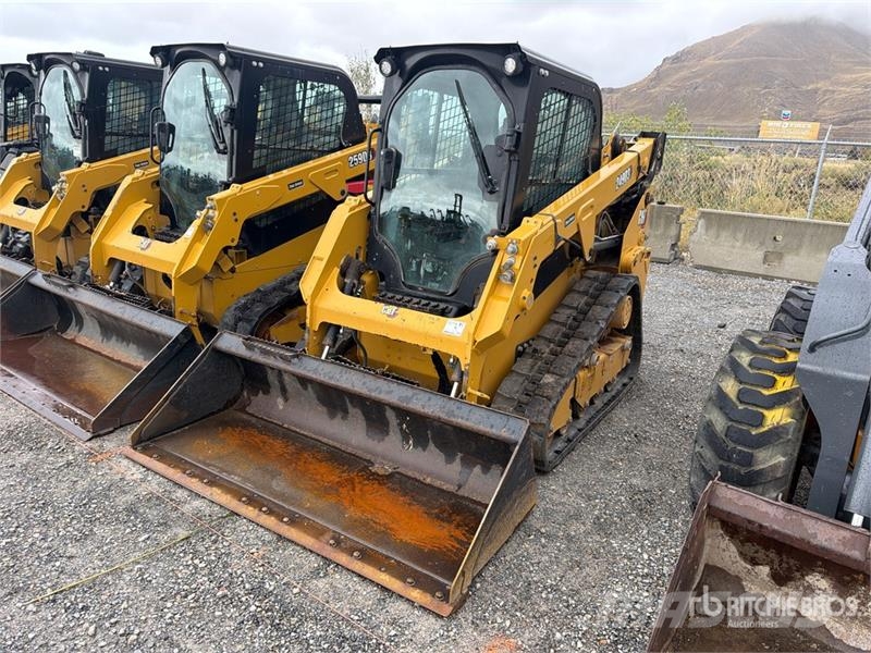New Holland L230 スキッドステアローダー