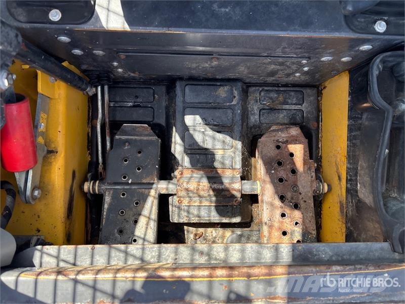 New Holland L328 Skid Steer Loader Lietoti riteņu kompaktiekrāvēji