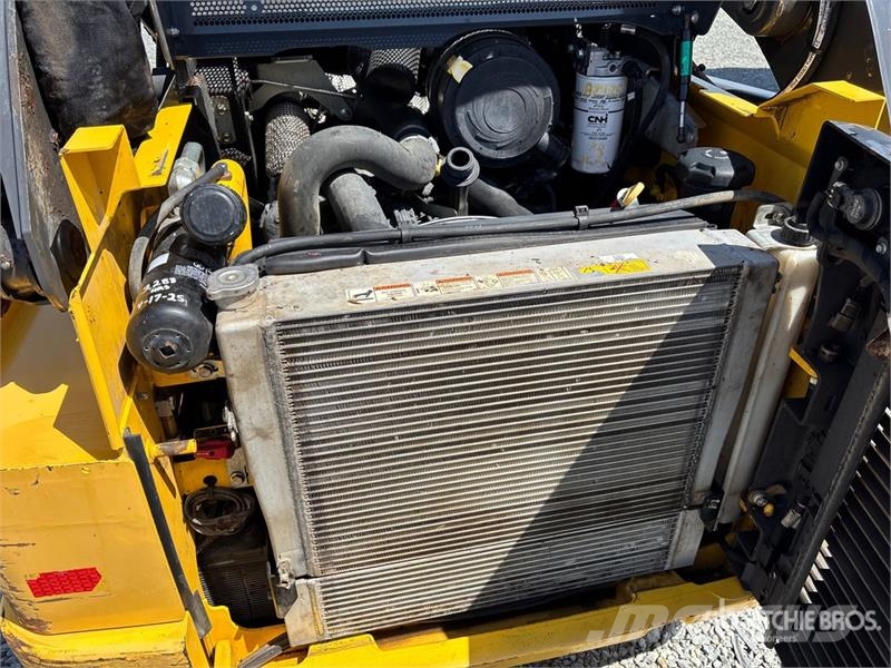 New Holland L328 Skid Steer Loader Lietoti riteņu kompaktiekrāvēji