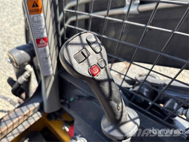New Holland L328 Skid Steer Loader Lietoti riteņu kompaktiekrāvēji