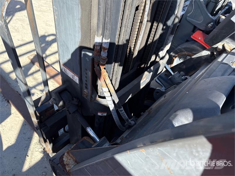 Nissan 2900 lb Forklift フォークリフト - その他