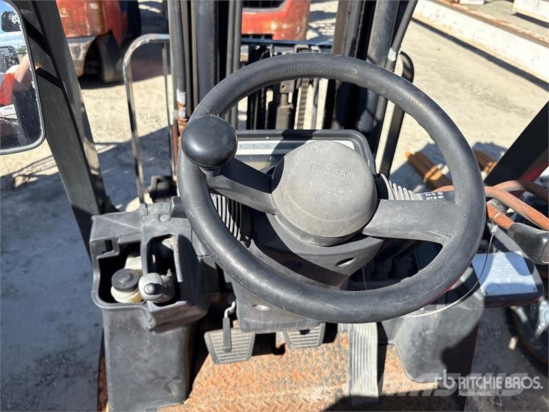 Nissan 2900 lb Forklift フォークリフト - その他