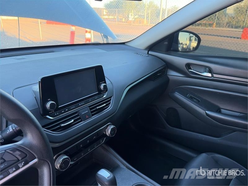 Nissan Altima 2.5S PKWs