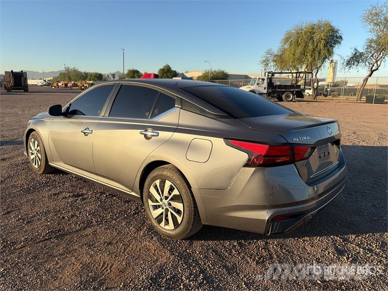 Nissan Altima 2.5S PKWs