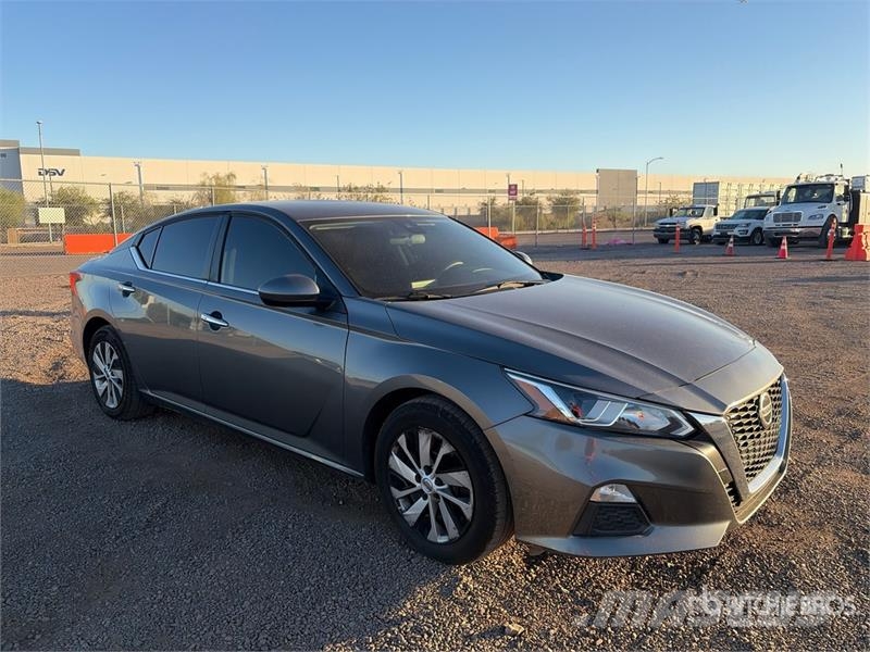 Nissan Altima 2.5S PKWs