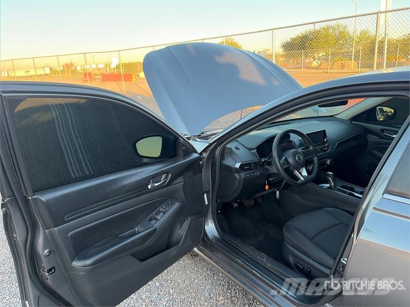 Nissan Altima 2.5S PKWs