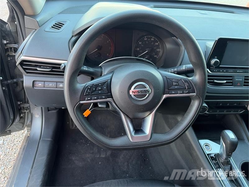 Nissan Altima Automobile Automašīnas