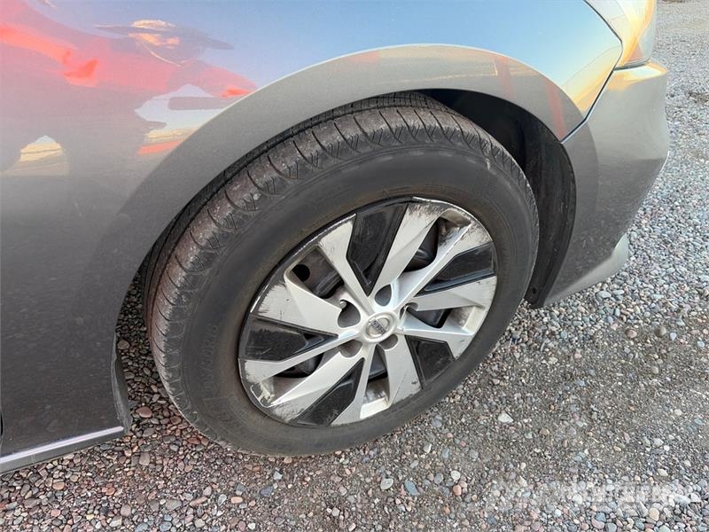 Nissan Altima Automobile Automašīnas