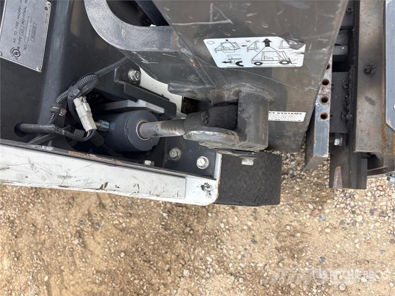 Nissan CF40LP شاحنات ذات رافعات شوكية - أخرى