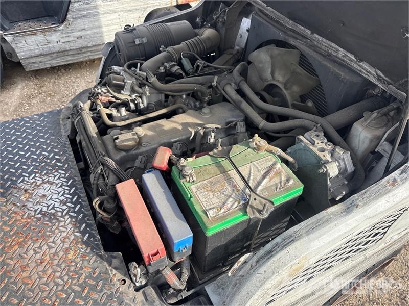 Nissan CF40LP شاحنات ذات رافعات شوكية - أخرى
