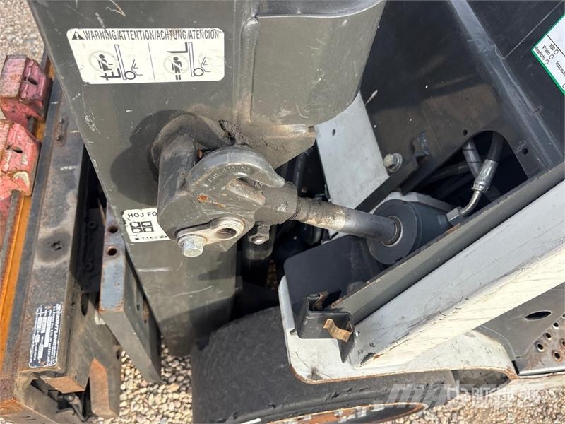 Nissan CF40LP شاحنات ذات رافعات شوكية - أخرى