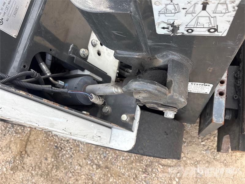 Nissan CF40LP شاحنات ذات رافعات شوكية - أخرى