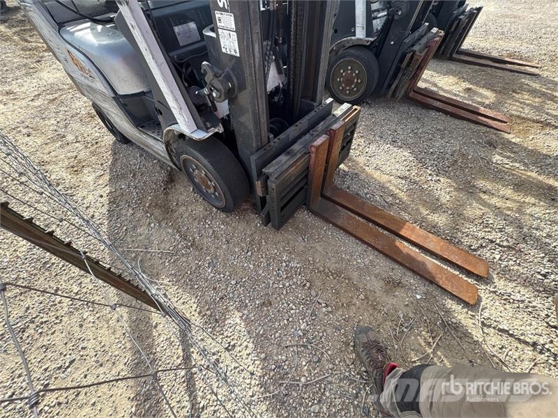 Nissan CF40LP شاحنات ذات رافعات شوكية - أخرى