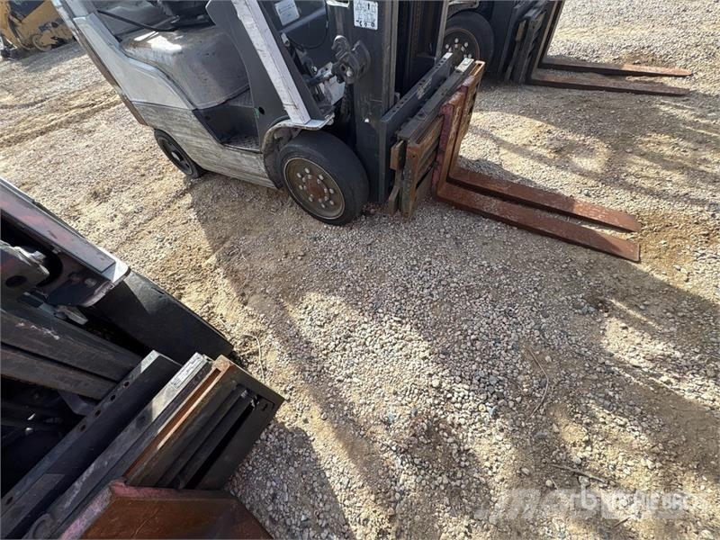 Nissan CF40LP شاحنات ذات رافعات شوكية - أخرى