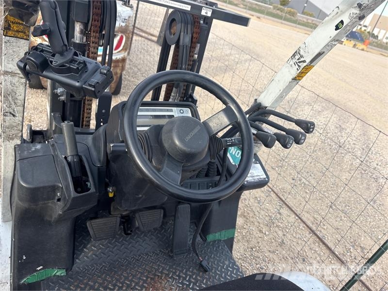 Nissan CF40LP شاحنات ذات رافعات شوكية - أخرى