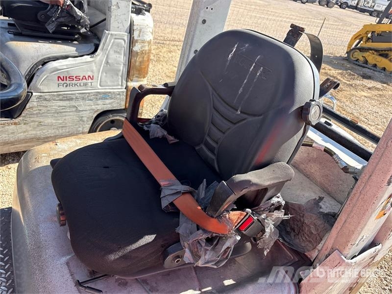 Nissan CF40LP شاحنات ذات رافعات شوكية - أخرى