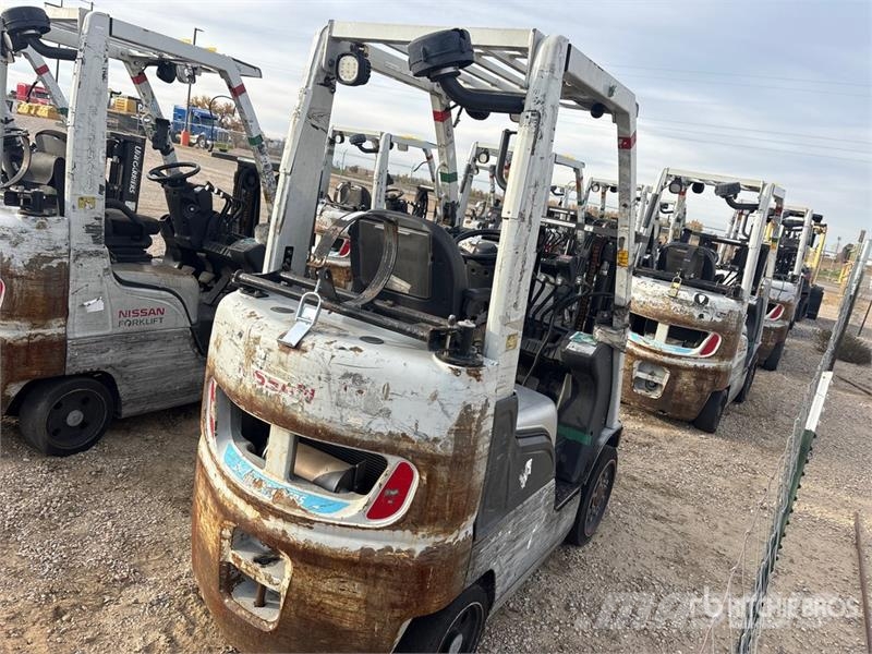 Nissan CF40LP شاحنات ذات رافعات شوكية - أخرى