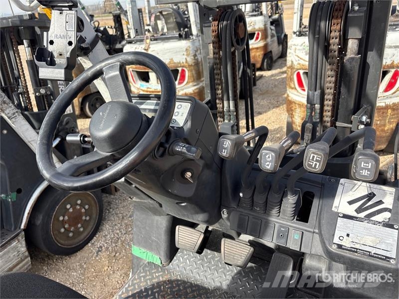 Nissan CF40LP شاحنات ذات رافعات شوكية - أخرى