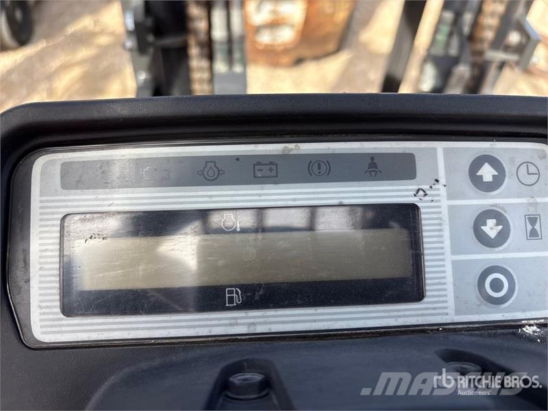 Nissan CF40LP شاحنات ذات رافعات شوكية - أخرى