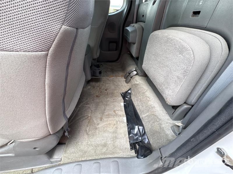 Nissan Frontier 4x2 Extended Cab Pickup Andere Transporter