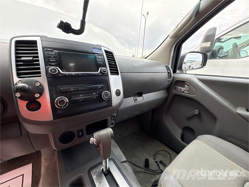 Nissan Frontier 4x2 Extended Cab Pickup Otros