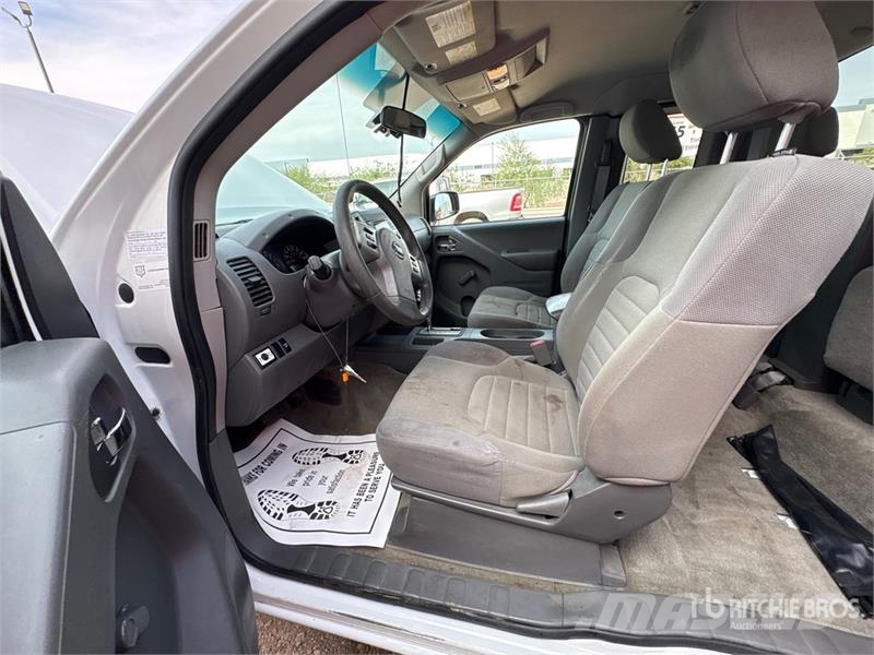 Nissan Frontier 4x2 Extended Cab Pickup Andere Transporter