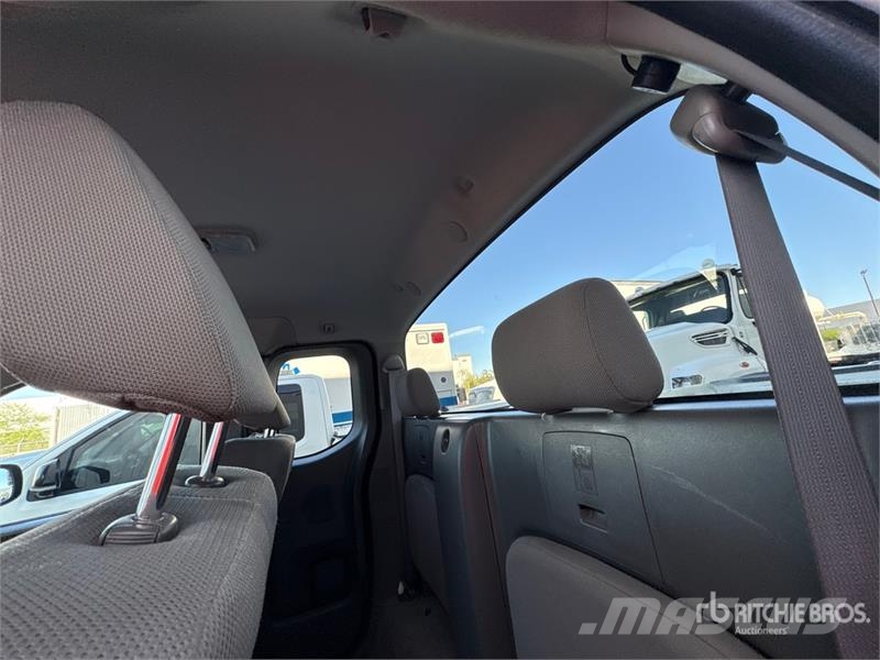 Nissan Frontier 4x2 Extended Cab Pickup Drugi