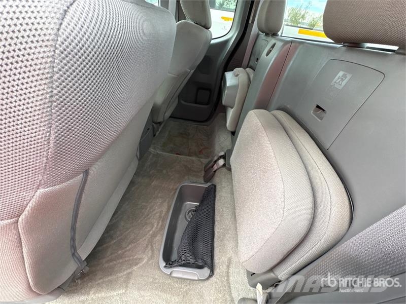 Nissan Frontier 4x2 Extended Cab Pickup Otros