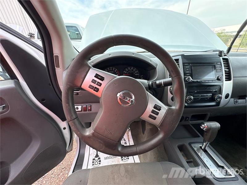 Nissan Frontier 4x2 Extended Cab Pickup Andere Transporter