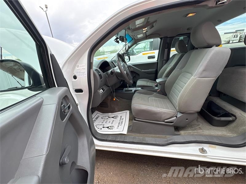 Nissan Frontier 4x2 Extended Cab Pickup Otros