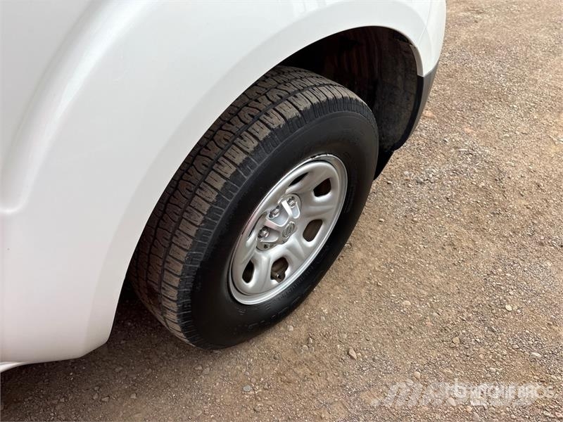 Nissan Frontier 4x2 Extended Cab Pickup Otros