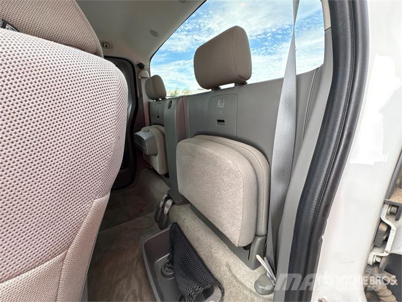 Nissan Frontier 4x2 Extended Cab Pickup Otros