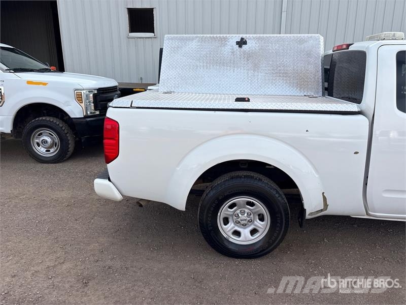 Nissan Frontier 4x2 Extended Cab Pickup Andere Transporter