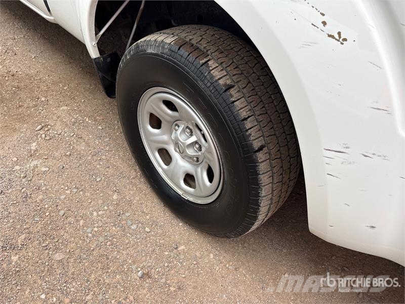 Nissan Frontier 4x2 Extended Cab Pickup Otros