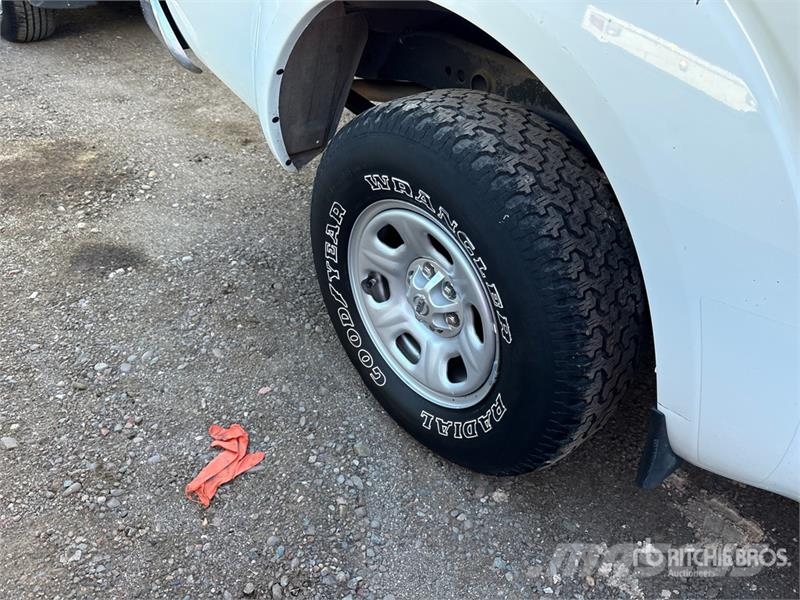 Nissan Frontier 4x2 Extended Cab Pickup Drugi