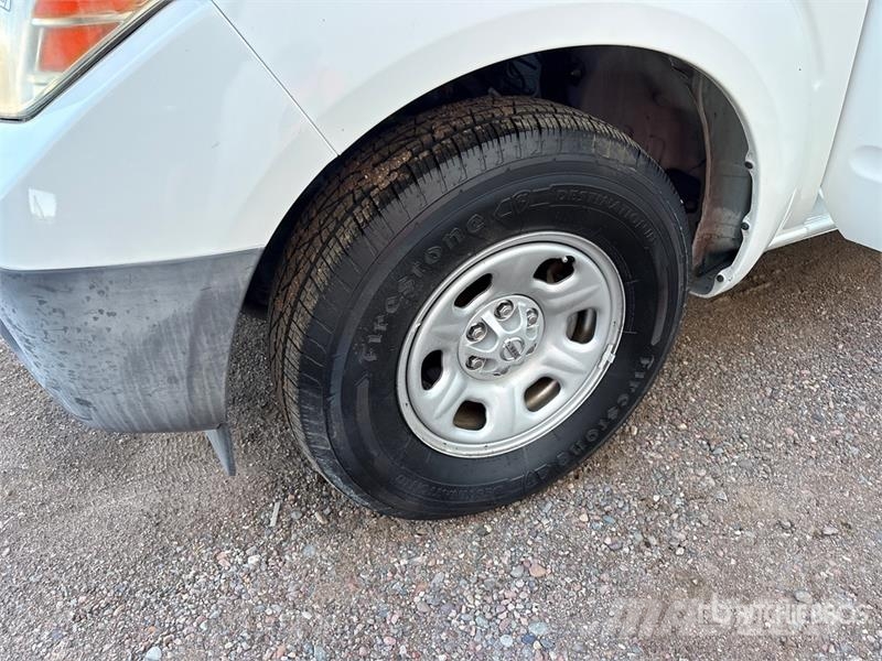 Nissan Frontier 4x2 Extended Cab Pickup Drugi