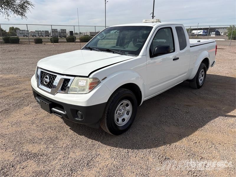 Nissan Frontier 4x2 Extended Cab Pickup Andere Transporter