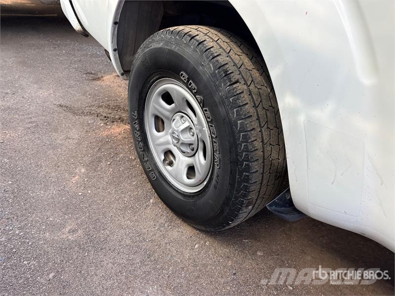Nissan Frontier 4x2 Extended Cab Pickup Drugi