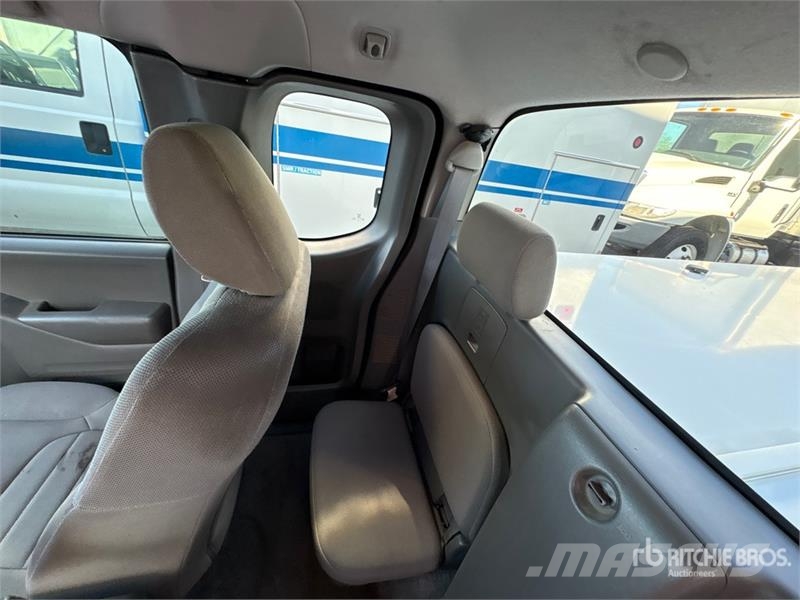 Nissan Frontier 4x2 Extended Cab Pickup Drugi