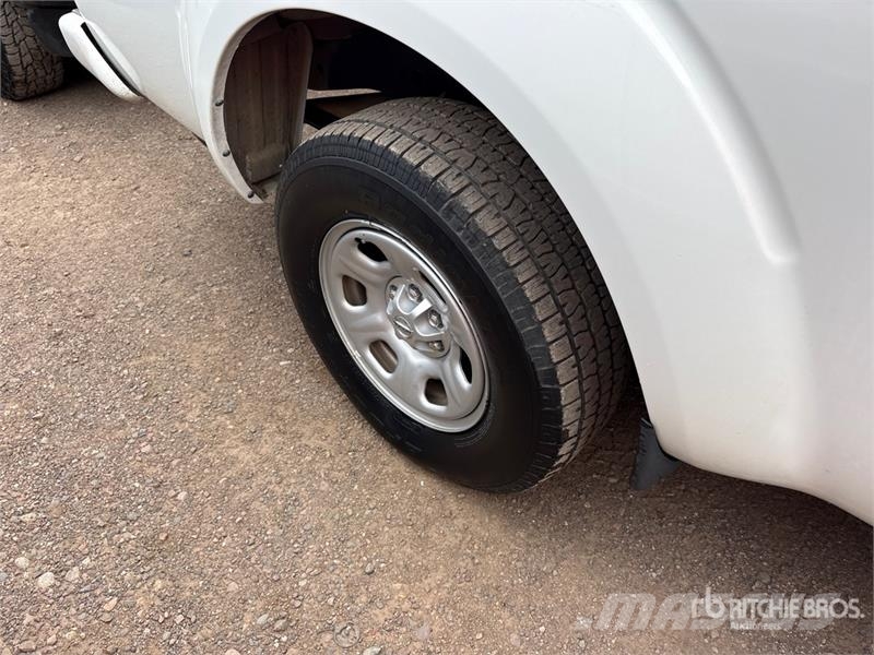 Nissan Frontier 4x2 Extended Cab Pickup Otros