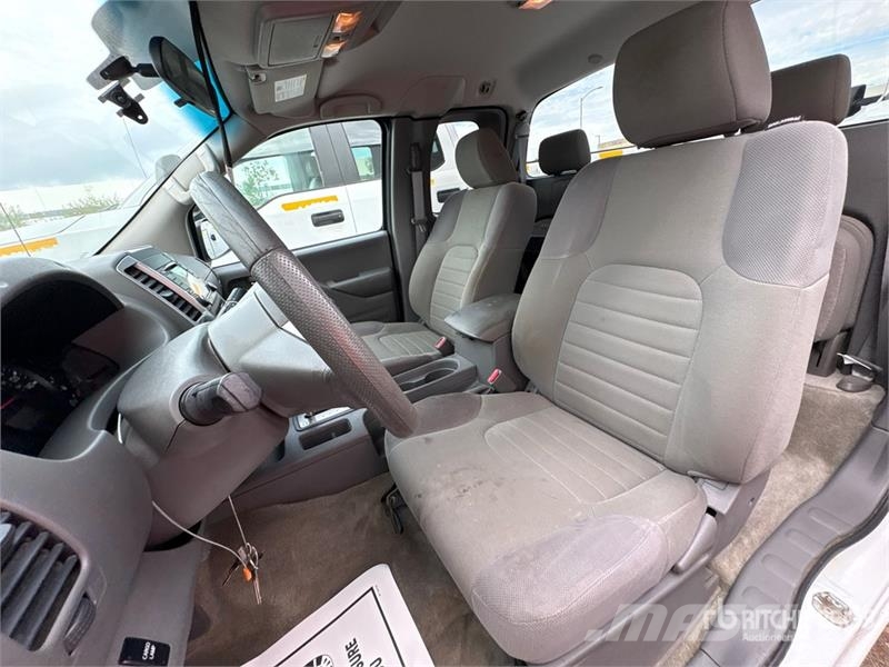 Nissan Frontier 4x2 Extended Cab Pickup Otros