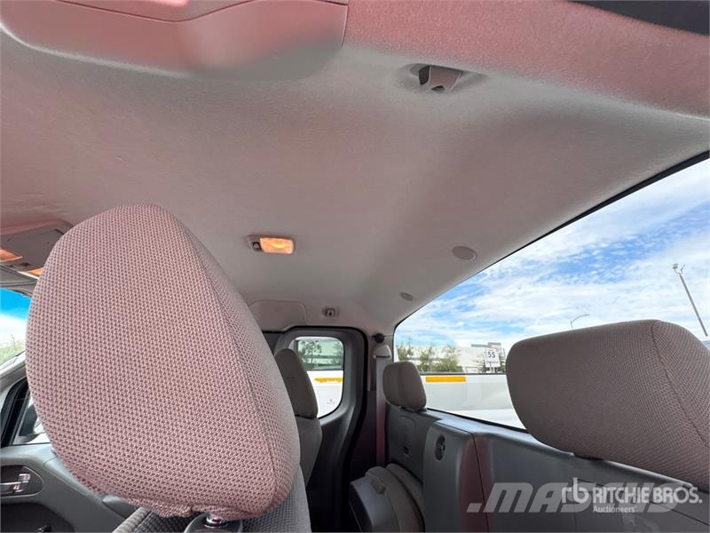 Nissan Frontier 4x2 Extended Cab Pickup Otros