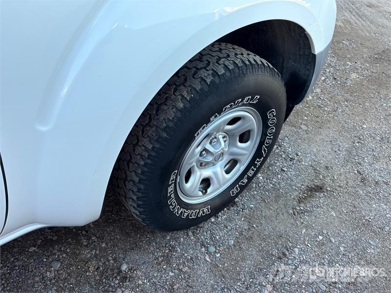Nissan Frontier 4x2 Extended Cab Pickup Drugi