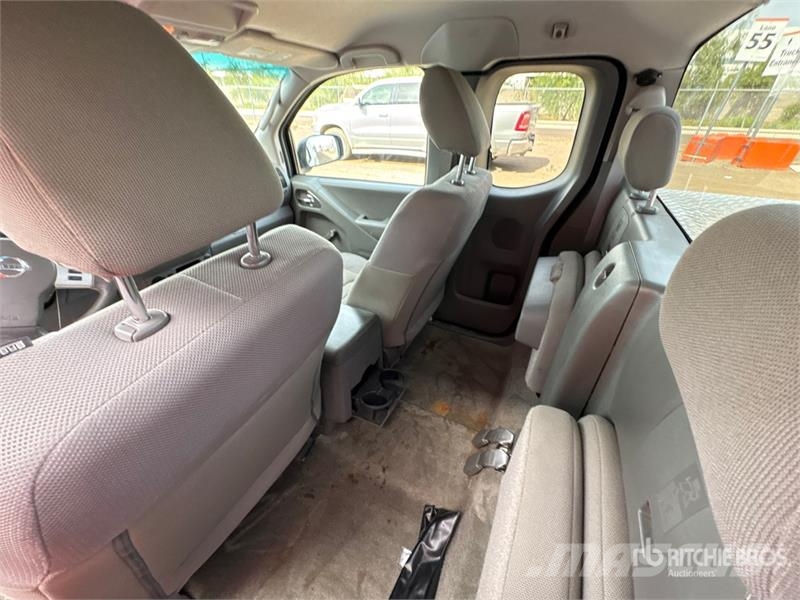Nissan Frontier 4x2 Extended Cab Pickup Andere Transporter