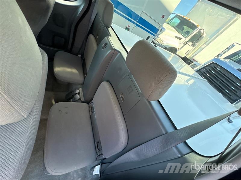 Nissan Frontier 4x2 Extended Cab Pickup Drugi