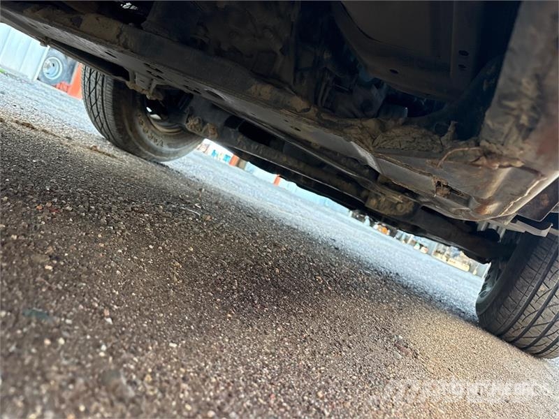 Nissan Frontier 4x2 Extended Cab Pickup Drugi