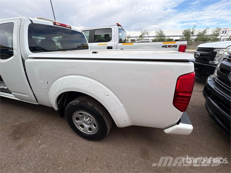 Nissan Frontier 4x2 Extended Cab Pickup Otros