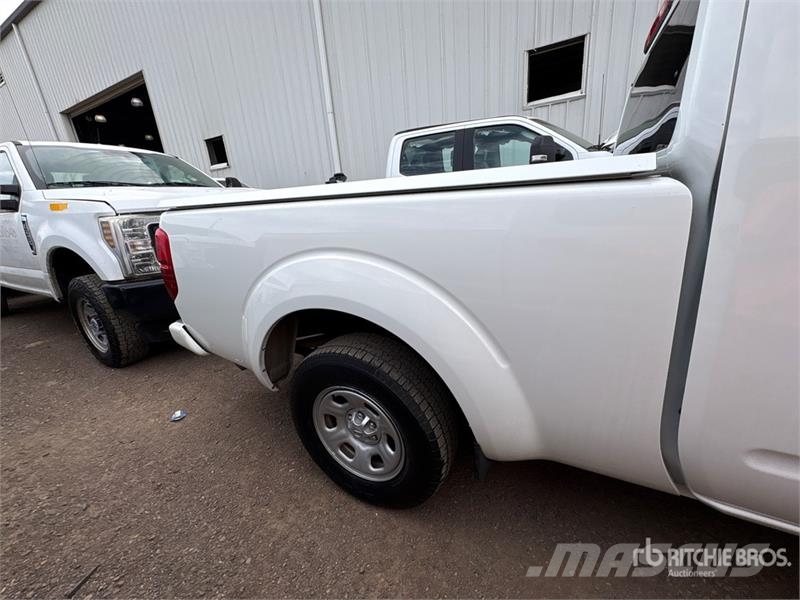 Nissan Frontier 4x2 Extended Cab Pickup Otros