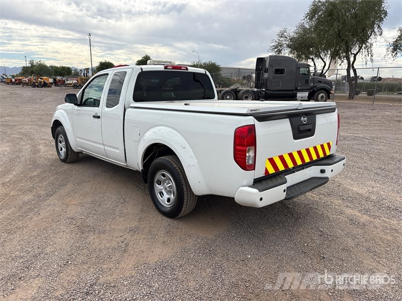 Nissan Frontier 4x2 Extended Cab Pickup Otros